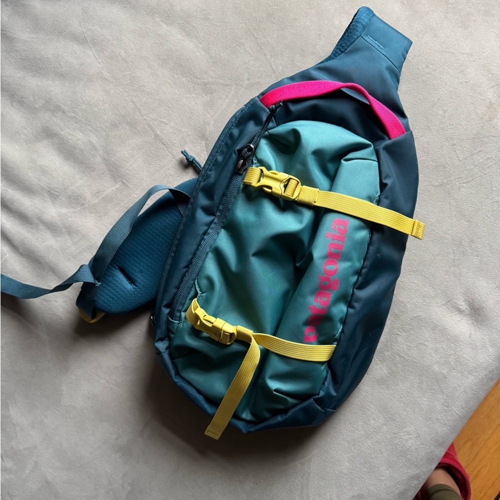 Patagonia Atom 8L sling bag